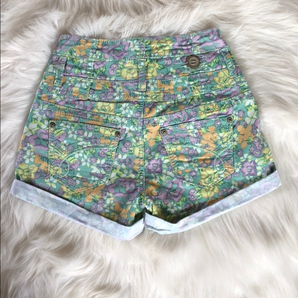 Floral print high waisted shorts - Picture 2 of 3